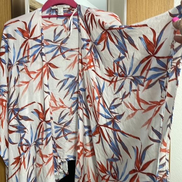 Forever 21 Contemporary size Medium tropical floral open front cover wrap shawl - Picture 5 of 7
